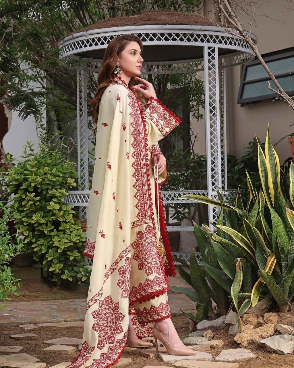 Embrace Embroidered 3pc