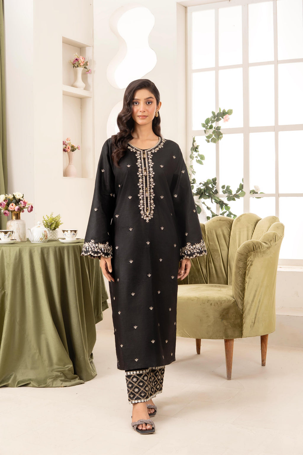 BLACK PEARL EMBROIDERED 2-PCS